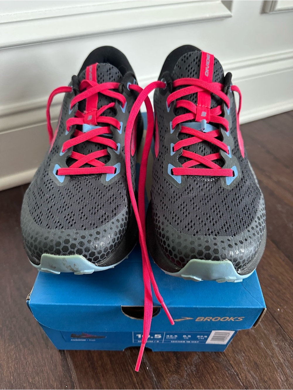 Brooks Women's Divide 3 Trail Running Shoes with Bright Pink Accents, size 10.5 - Picture 2 of 7
